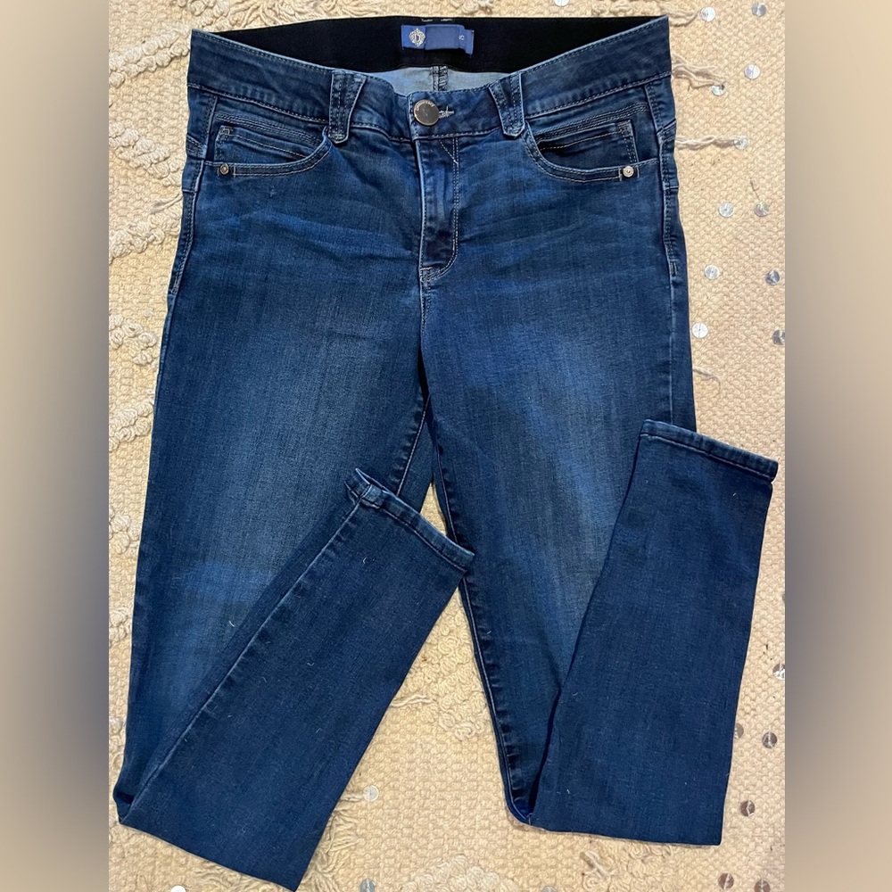Hardly worn Democracy jeans in size 10.